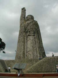 jan_morelos_statue1.jpg (46982 bytes)