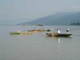 janitzio fishermen.jpg (26786 bytes)