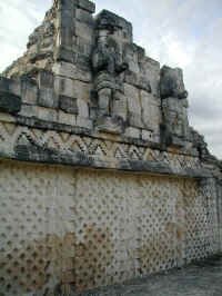 k_statue.JPG (75216 bytes)