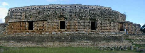 kabah pan.jpg (114804 bytes)