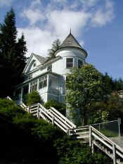 ketchikan queen anne.jpg (82408 bytes)