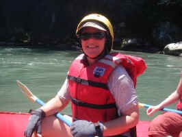 kim_rafting.jpg (62182 bytes)