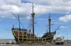 la_victoria_compare.jpg (60875 bytes)
