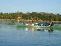 loaded_canoes.jpg (35546 bytes)