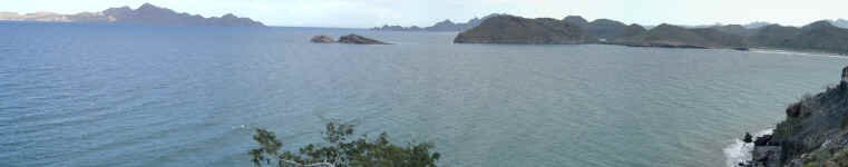 loreto coast pan.jpg (159073 bytes)