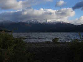 los_alerces_lago_fu.jpg (50639 bytes)