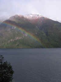 los_alerces_rainbow2.jpg (46245 bytes)