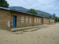 malawi_school5.jpg (73636 bytes)
