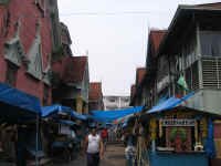 man_market1.jpg (68879 bytes)
