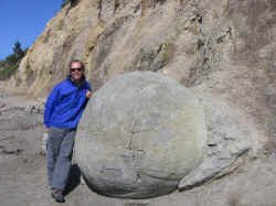 moeraki_boulders_don.jpg (96344 bytes)