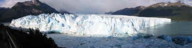 moreno_glacier_pan.jpg (121130 bytes)