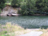 old_barge.jpg (117471 bytes)