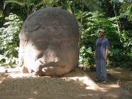 olmec_don.JPG (101455 bytes)