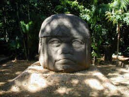olmec_largehead.JPG (101127 bytes)