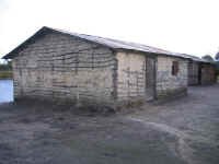 pemon_dwelling2.jpg (60978 bytes)