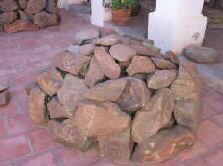 petroglyph_pile.jpg (71123 bytes)