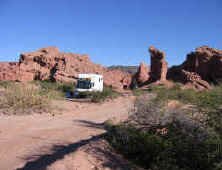 quebrada_de_cafayate_camp.jpg (84895 bytes)
