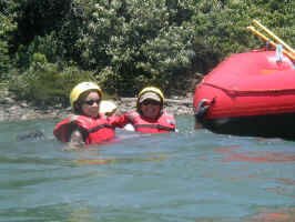 raft_swim.jpg (91068 bytes)