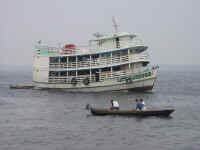 river_boat5.jpg (49933 bytes)