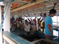 river_boats2.jpg (88273 bytes)