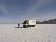 salar_de_uyuni1.jpg (44751 bytes)