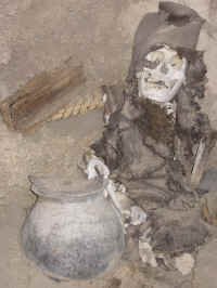 san_juan_mummies2.jpg (75560 bytes)