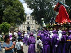 san lucas toliman processiona.jpg (65895 bytes)