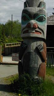 saxman beaver totem.jpg (79725 bytes)