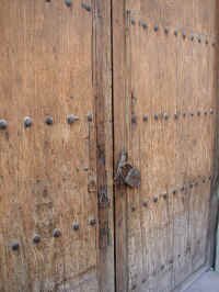 sm_doors.JPG (71816 bytes)