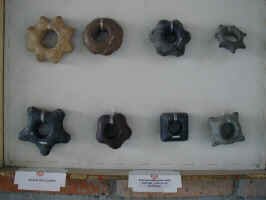 stone_weapons.jpg (46314 bytes)