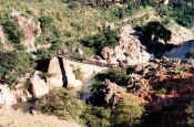 suspension bridge.jpg (55287 bytes)