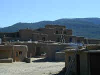 taos south pueblo.JPG (369136 bytes)