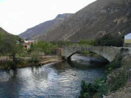 tingo_bridge.jpg (81000 bytes)