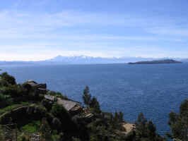 titicaca_view.jpg (56646 bytes)