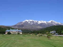 tongariro2.jpg (56050 bytes)