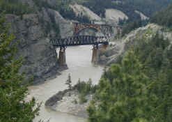 twin train bridges.jpg (30362 bytes)