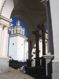 virgen_de_copacabana3.jpg (58700 bytes)