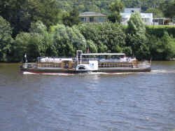whanganui_paddlewheeler.jpg (101046 bytes)
