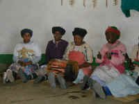 xhosa_musicians.jpg (65326 bytes)